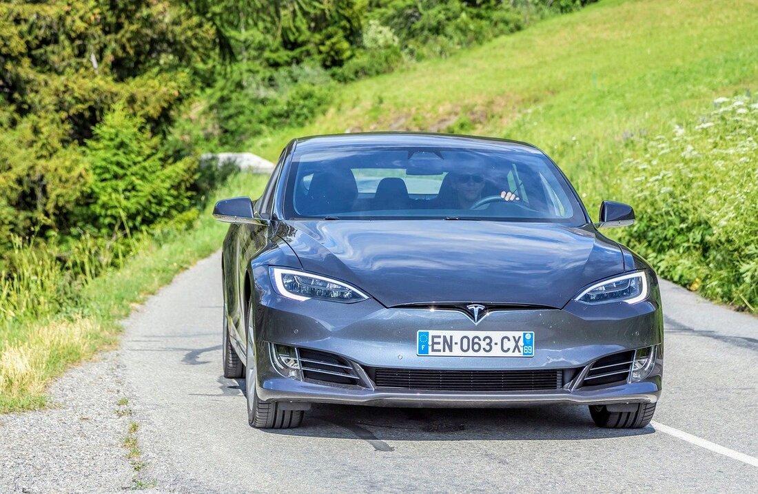 tesla-car_orig